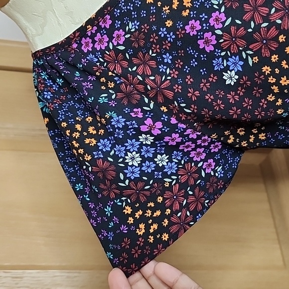 A.N.A (a new approach) Ruffle Hem Short Sleeve Floral Blouse - Picture 5 of 12